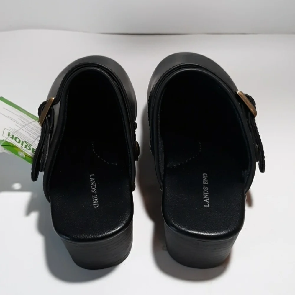 Lands End toddler 10 studded clogs